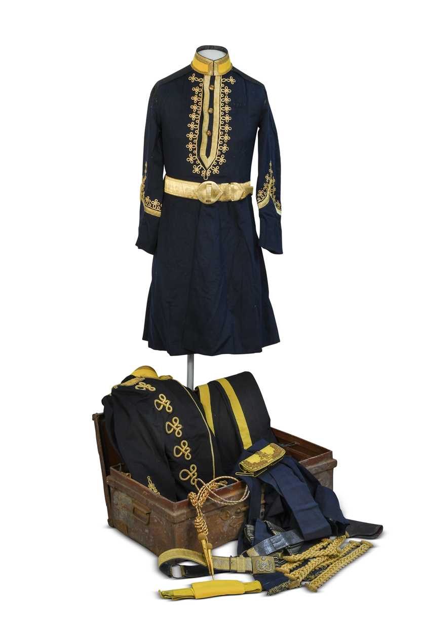 Lot 91 - The uniform of Lieutenant James Robert Gaussen (later Brigadier General CMG, CIE, DSO) of the 3rd Skinner’s Horse