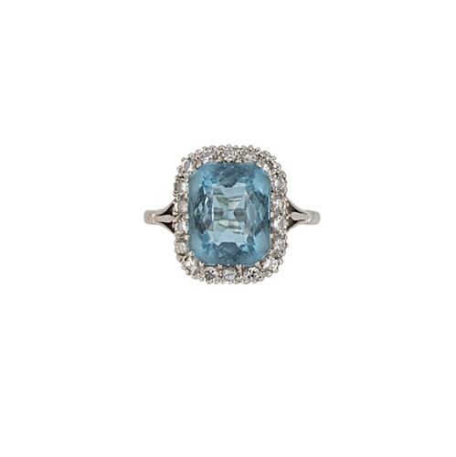 Lot 141 - A mid 20th century aquamarine and diamond cluster ring