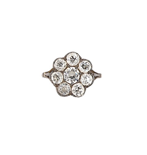 Lot 186 - A late Victorian diamond cluster ring