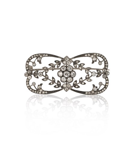 Lot 109 - An early 20th century diamond set floral brooch
