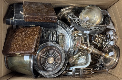 Lot 364 - A quantity of assorted silver plated items to...