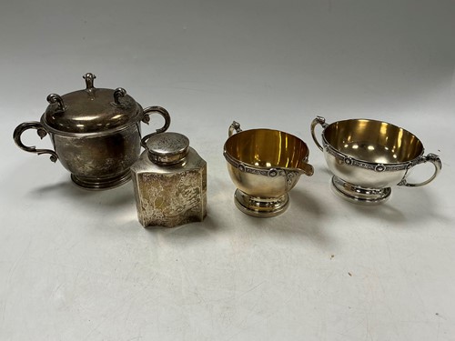 Lot 346 - A George V hallmarked silver porringer