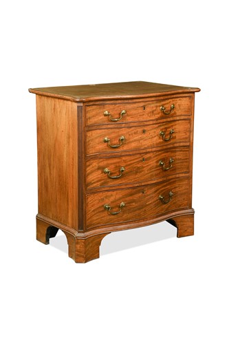 Lot 607 - A small George III serpentine chest