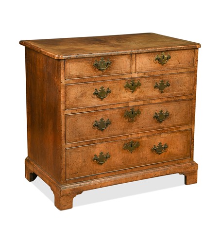 Lot 328 - A small walnut chest of drawers, early 18th century
