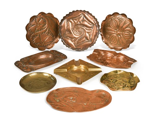 Lot 103 - A group of copper and brass Art Nouveau cendriers and pin dishes