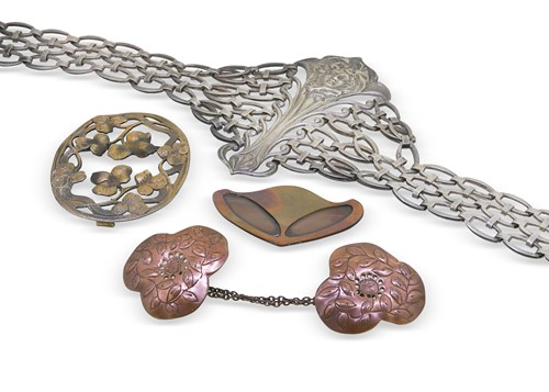 Lot 163 - An Art Nouveau metalwares belt