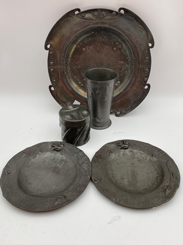 Lot 169 - A small collection of Orivit and other...