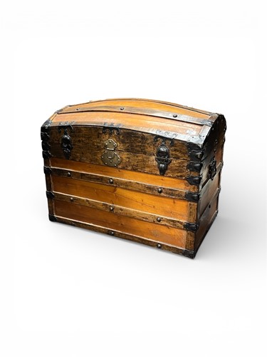 Lot 650A - An Edwardian domed top trunk