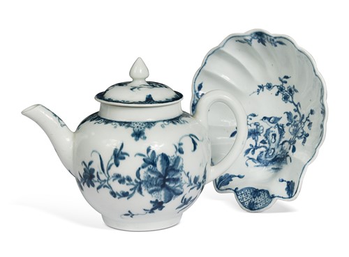 Lot 596 - A Worcester blue and white shell shaped pickle dish, circa 1755