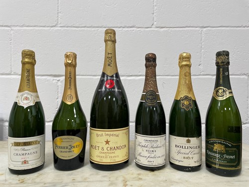 Lot 5 - Champagne, a magnum and 5 bottles.