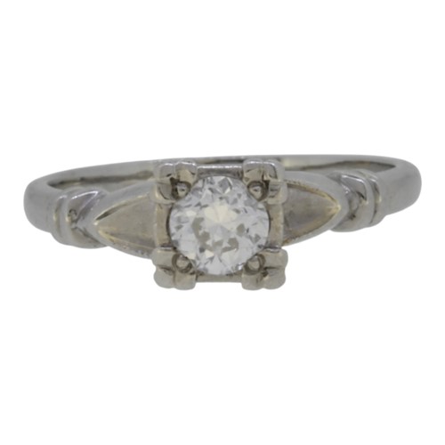 Lot 56 - A single stone diamond ring