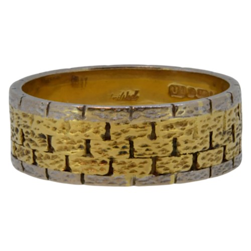 Lot 41 - A late 20th century 18ct two colour gold ring