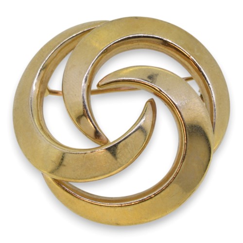Lot 51 - A knot style brooch