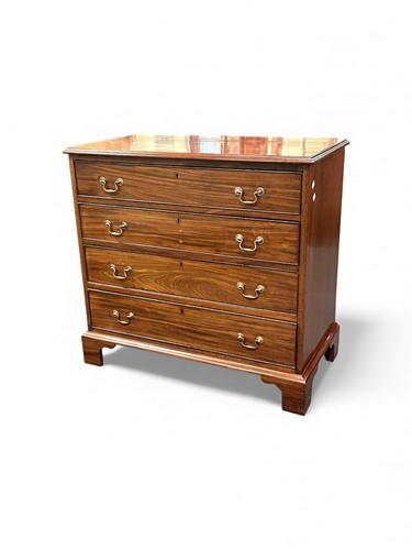Lot 627 - A small mahogany chest of four drawers with...