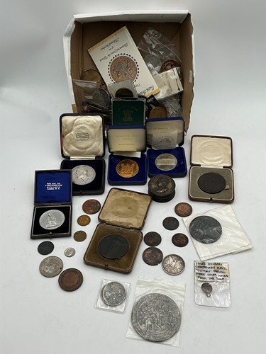 Lot 160 - A collection of commemorative medals and...
