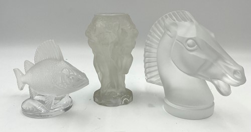 Lot 33 - A 20th century Lalique Perch (signed to the...