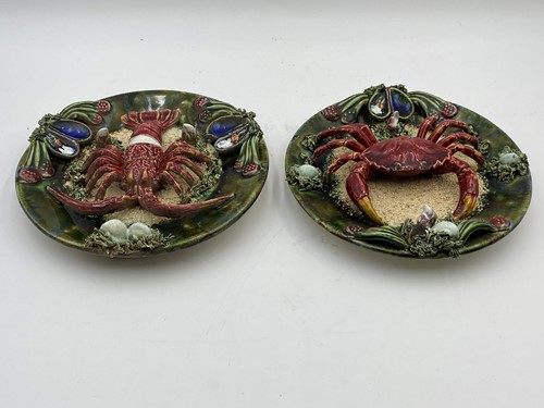 Lot 54 - A pair of Mafra style majolica plates moulded...