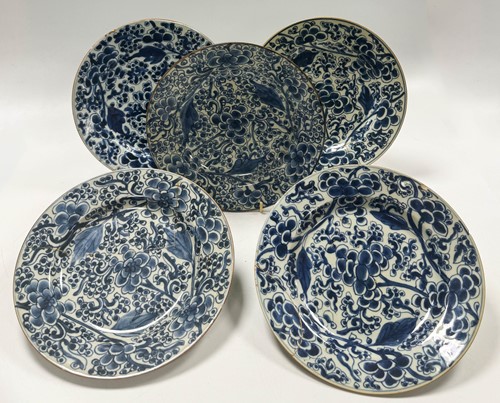 Lot 219 - A set of five Chinese porcelain plates with an...