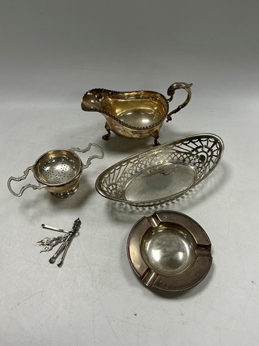 Lot 341 - A group of hallmarked silver to include a...