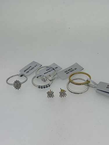 Lot 261 - A collection of five hallmarked 9ct gold...