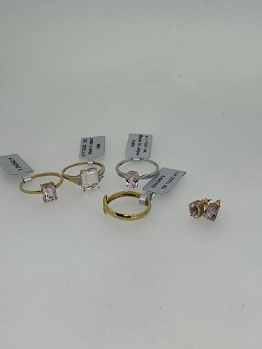 Lot 254 - A collection of three hallmarked 9ct gold...