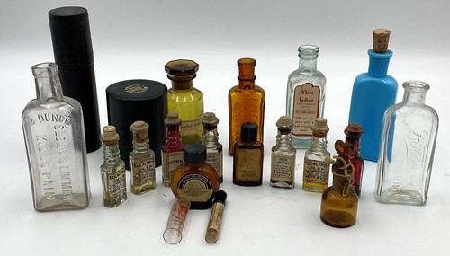 Lot 121 - A large collection of very small coloured...