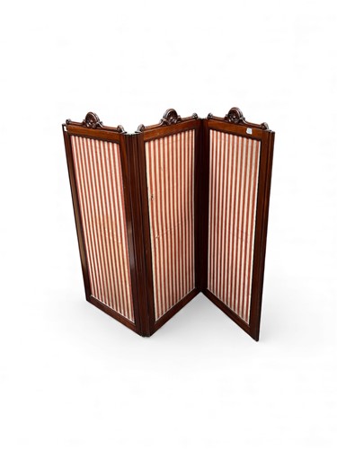 Lot 640 - A small Victorian mahogany three-fold...