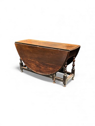 Lot 703 - An oak gate-leg dining table, 18th century,...