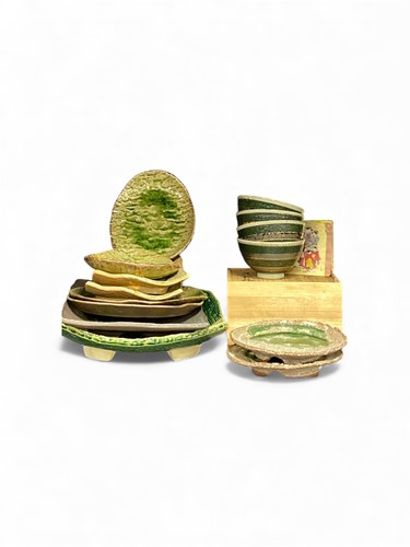 Lot 67 - A green and cream splatter painted pestle &...