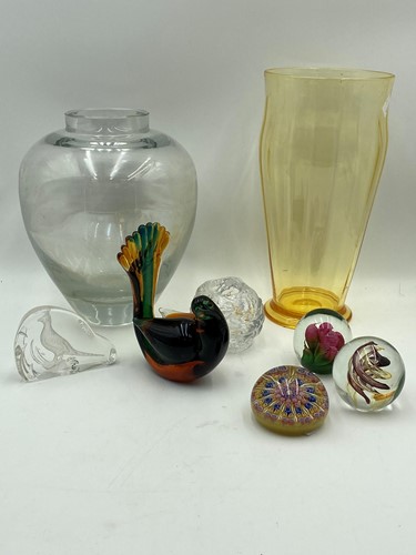 Lot 103 - A millefiori paperweight, various others, a...