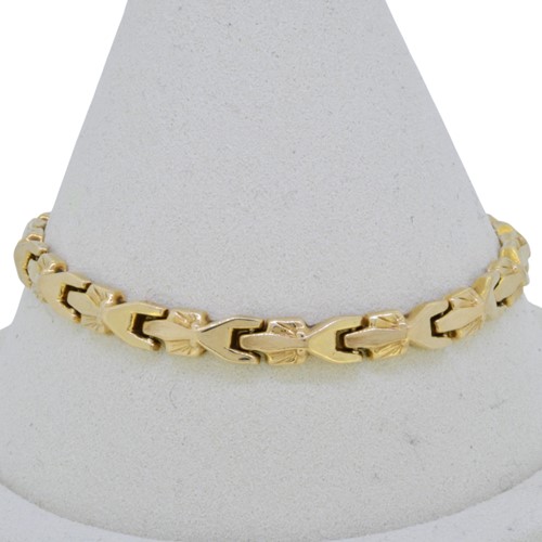 Lot 9 - A 9ct gold articulated bracelet