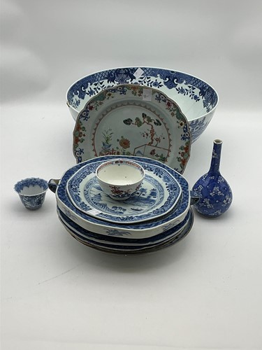 Lot 63 - A collection of mainly Chinese porcelain...