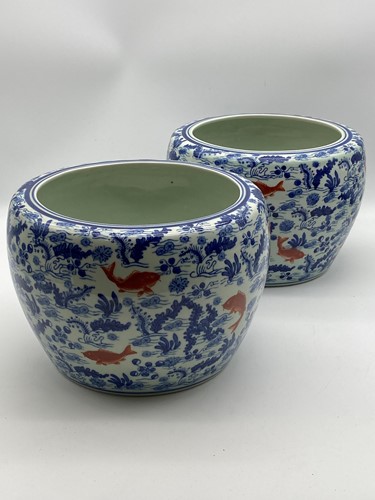 Lot 26 - A pair of Chinese blue and white fish bowls,...