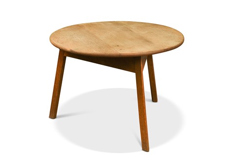 Lot 207 - A Heal's oak cricket tables, circa 1920s