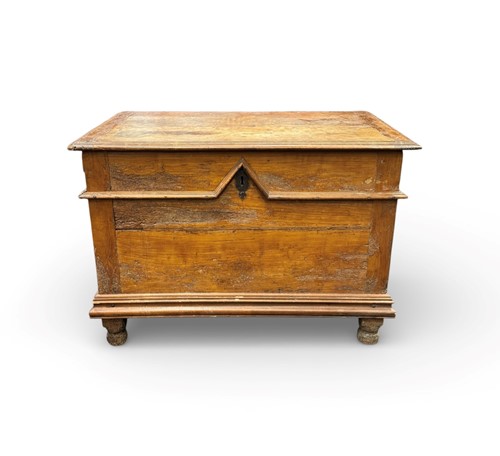Lot 387 - A Continental 18th century light oak...