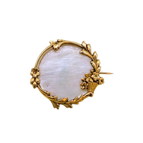 Lot 18 - A French 18ct gold mother of pearl brooch