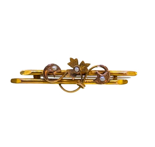 Lot 19 - A split pearl floral brooch