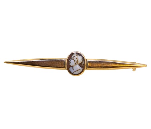 Lot 20 - A shell cameo bar brooch