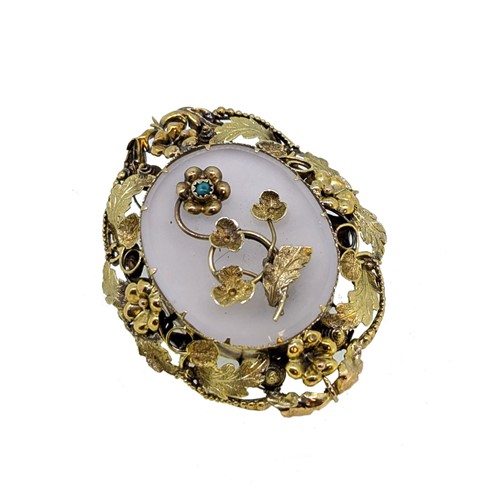 Lot 22 - An agate 'forget me not' memorial brooch