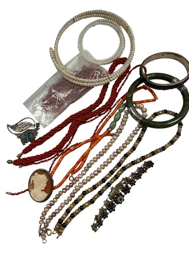 Lot 303 - A collection of jewellery to include, a pair...