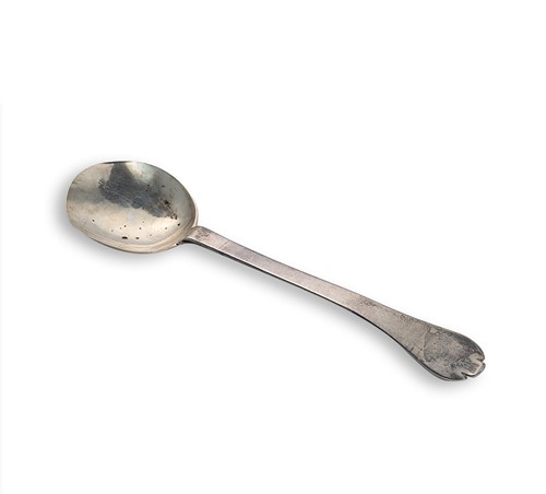 Lot 310 - A late 17th/early 18th century silver trefid spoon