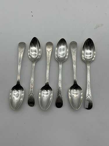 Lot 171 - A set of six George III silver teaspoons of...