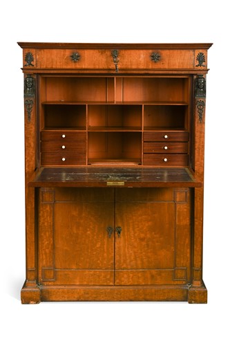 Lot 548 - A mahogany secretaire abattant, early 19th century