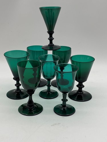 Lot 17 - Eight various green glasses, 13 - 12cm high