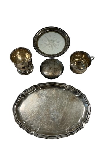 Lot 331 - A group of assorted silver items to include a...