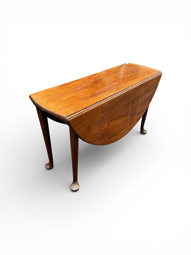Lot 593 - A late 19th century pembroke table of large proportions