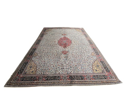 Lot 475 - Large early 20th century Axminster style wool...