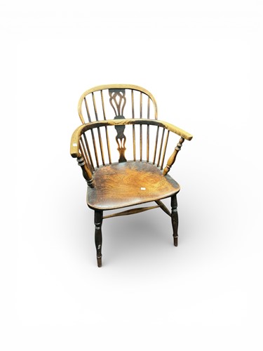 Lot 368 - A 19th century Windsor chair with hoop back...