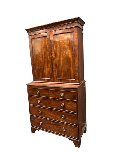Lot 645 - A Regency mahogany cabinet on chest