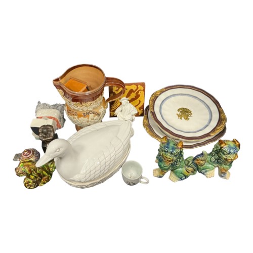 Lot 80 - A mixed lot of glass and ceramics to include:...